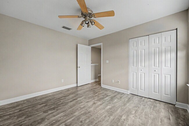 Building Photo - 3977 Four Oaks Blvd
