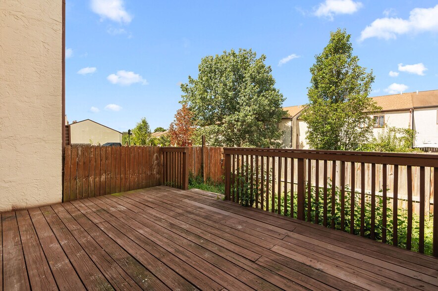 Building Photo - 1705 Walnut Ridge Est