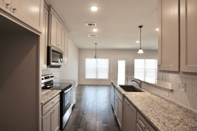 Building Photo - Luxury 3 Bedroom 2 Bath Townhomes in Bullard ISD!