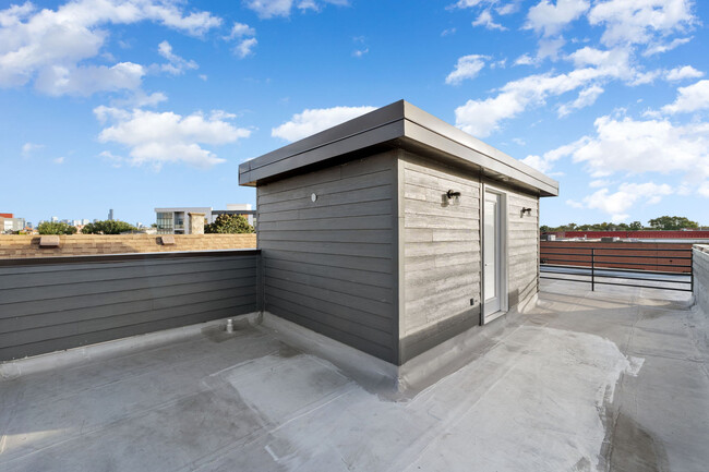 Building Photo - 2019 N Bingham St