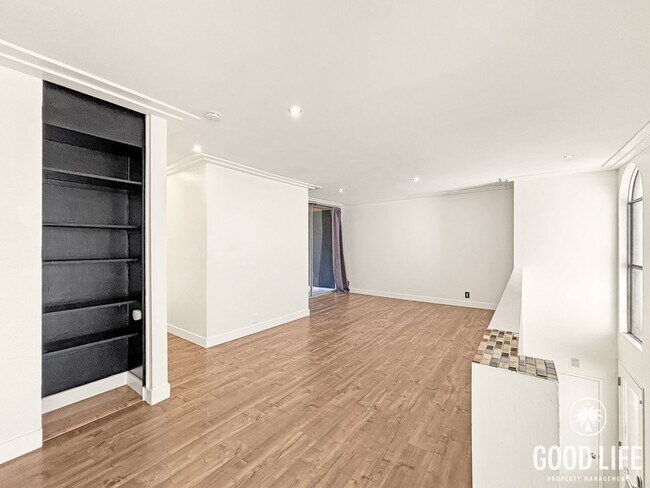 Building Photo - Charming 1BD/1BA Condo in College West W/ A/C, Balcony, Office/Bonus Room, Community Pool, Coin O...