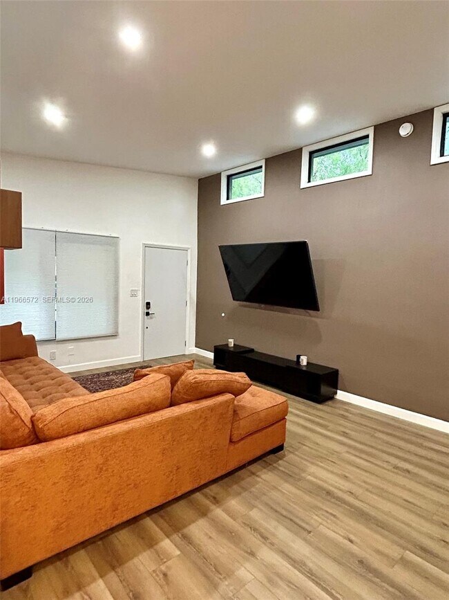 Building Photo - 2631 Roosevelt St