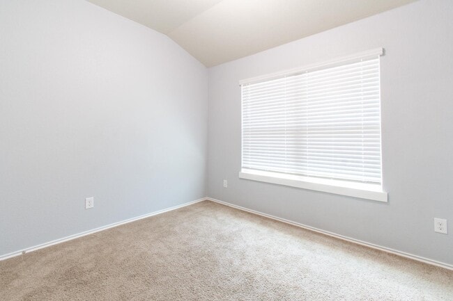 Building Photo - 4831 Rosaline Dr