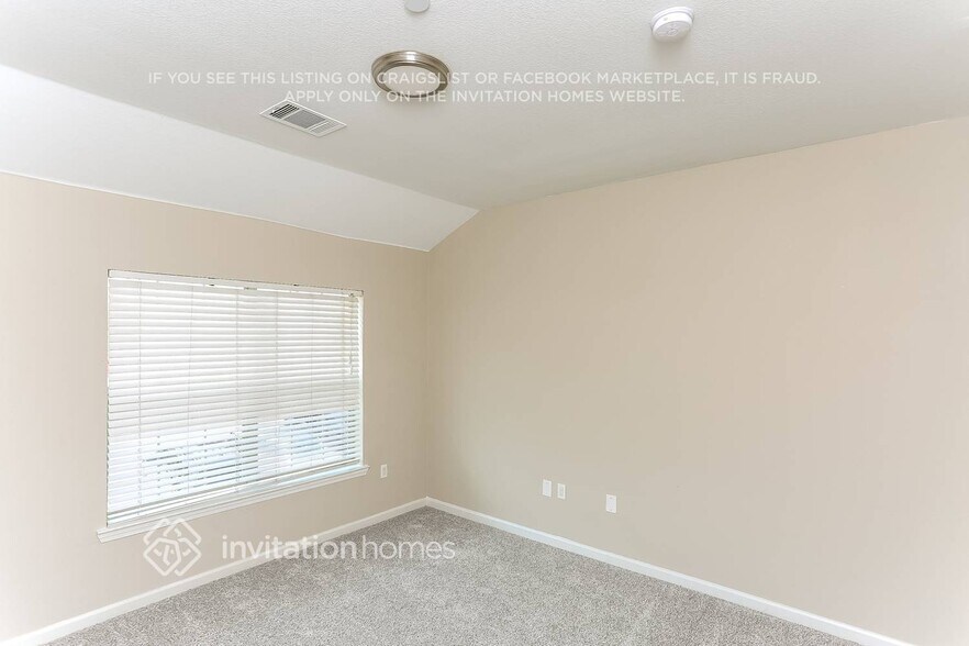 Building Photo - 110 Barrington Ln