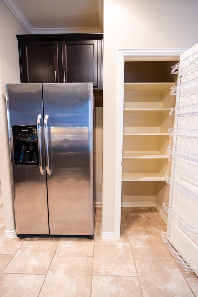 Building Photo - 7042 Bristol Memorial Dr