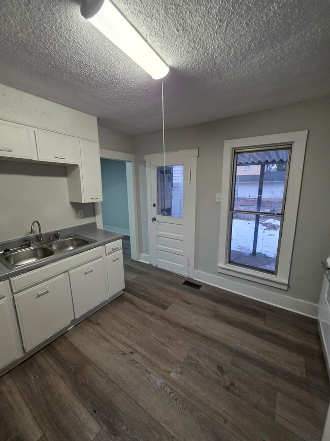 Building Photo - 1008 Kenilworth Ave