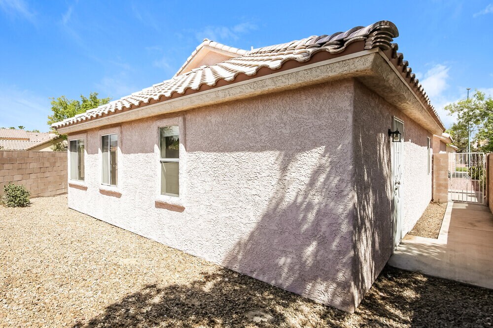 Building Photo - 4565 Savin Cir