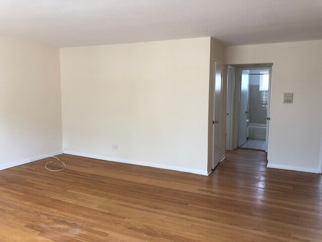 Building Photo - 6130 N Seeley Ave