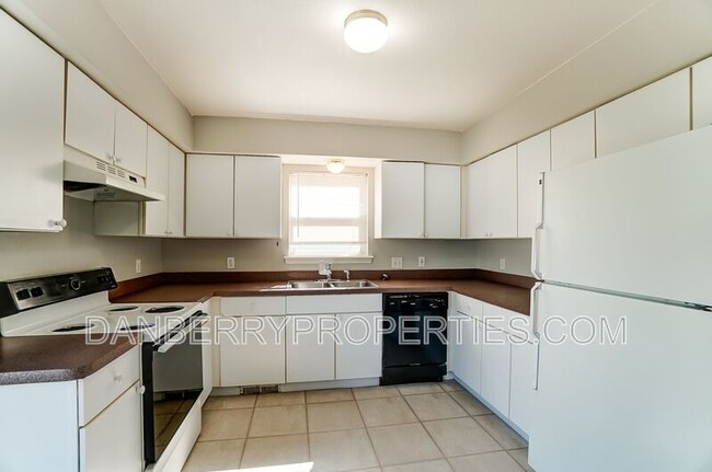 Building Photo - 3660 Willow Run Dr