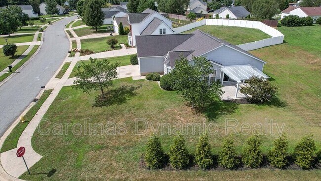 Building Photo - 120 Lantana Dr
