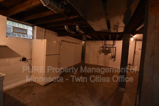 Building Photo - 2727 Queen Ave N