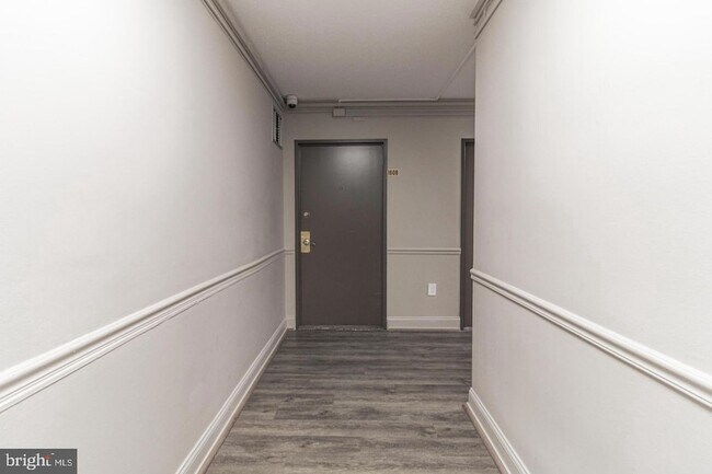 Building Photo - 2101-17-2117 Chestnut St