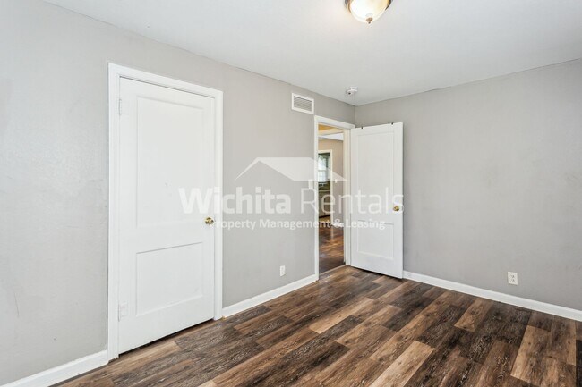 Building Photo - 3 bedroom 1 bath home