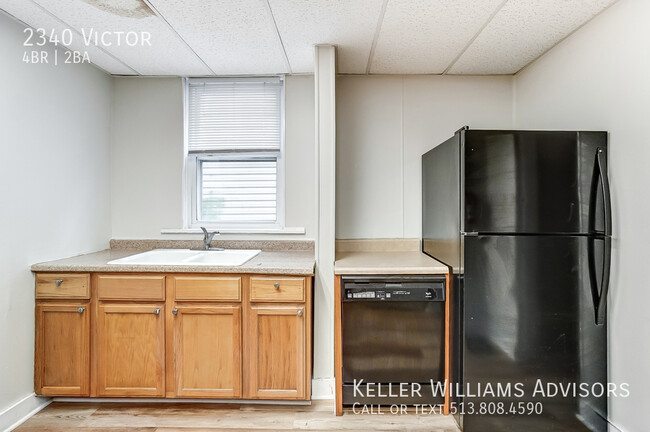 Building Photo - 2340 Victor-