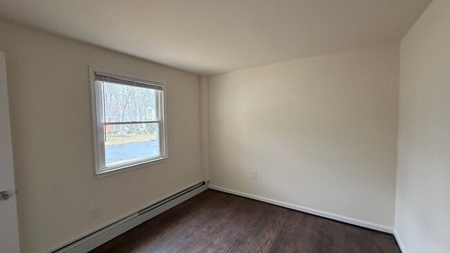 Building Photo - Quiet location, Dale City House