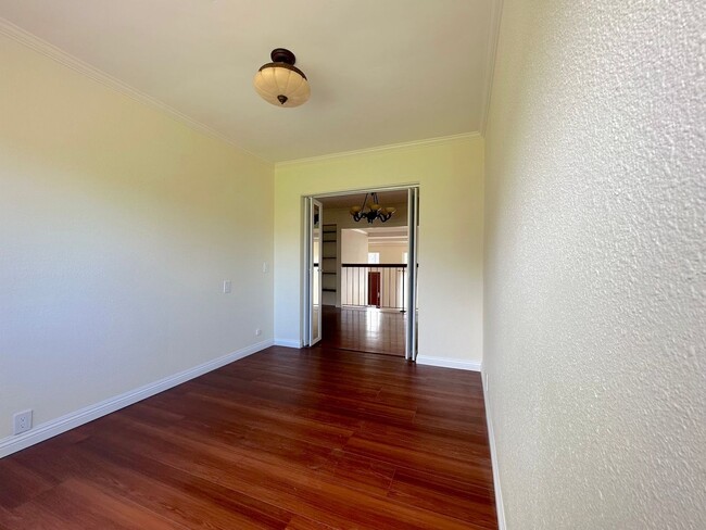 Building Photo - Spacious 3-Bedroom Condo for Rent in UTC –...