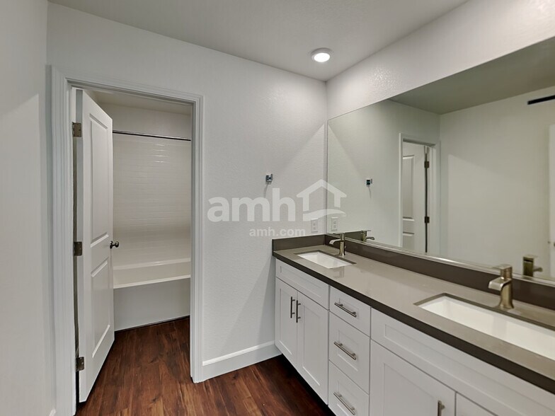 Building Photo - 10436 Bee Balm St