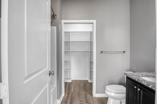 Building Photo - 16078 Echo Glen Dr