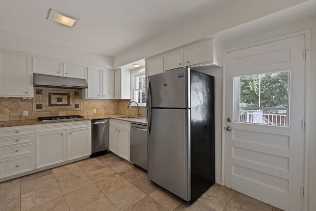 Building Photo - 3414 Westcliff Rd S