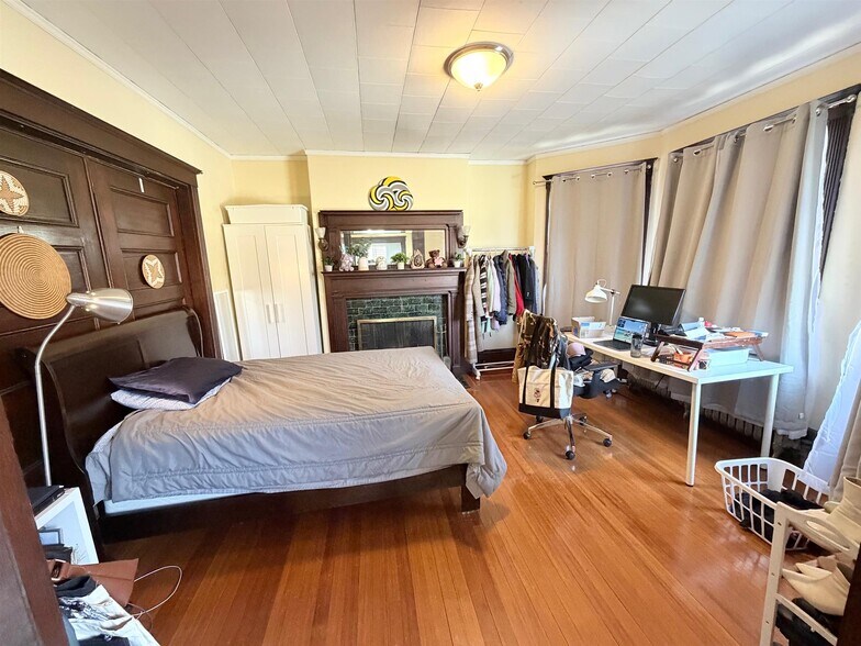 Building Photo - 77 College Ave