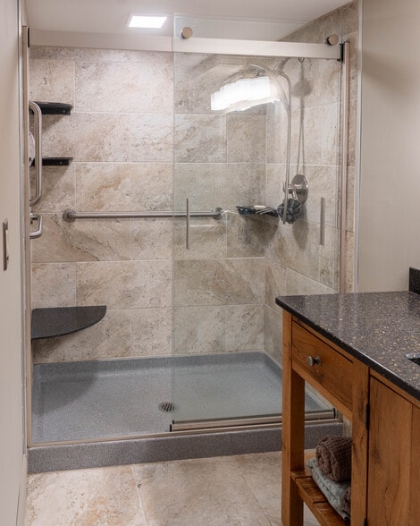 Building Photo - 215 Old Newtown Rd