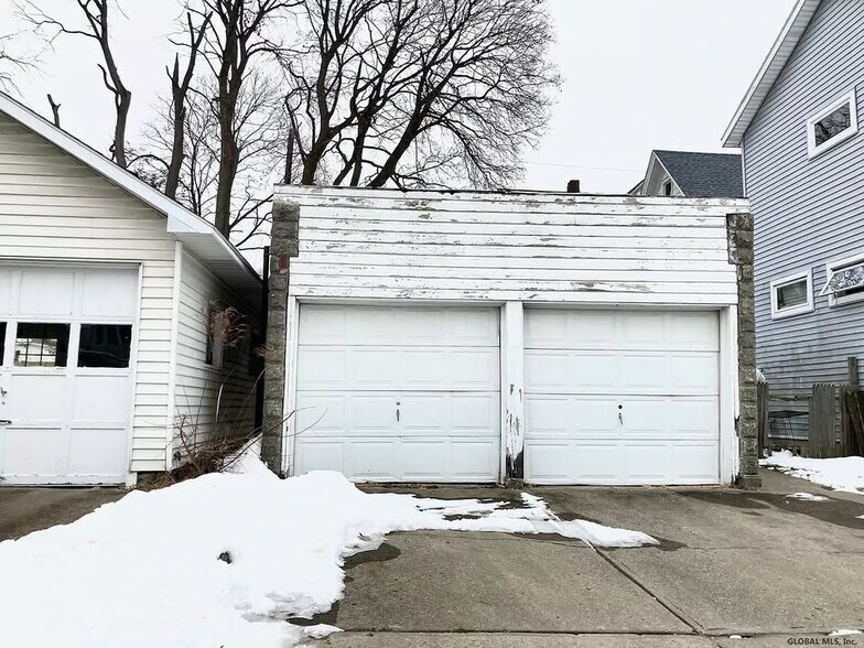 Building Photo - 901 Nott St