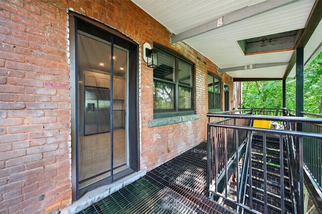 Building Photo - 90 Linden Ave