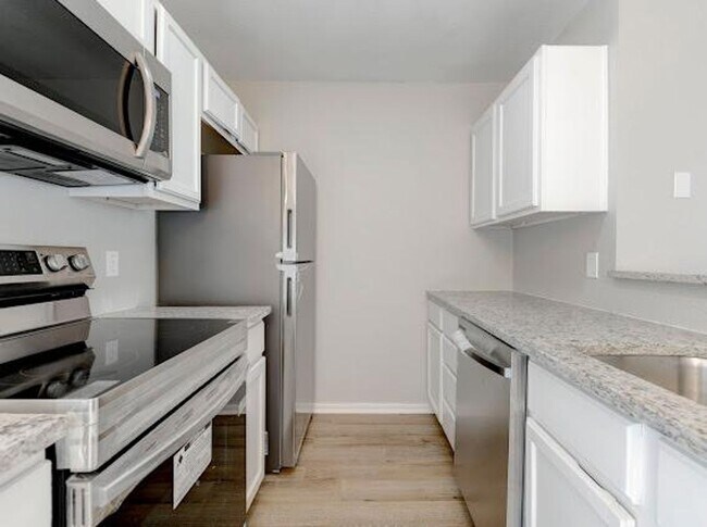 Building Photo - 2BED/ 1.5BATH