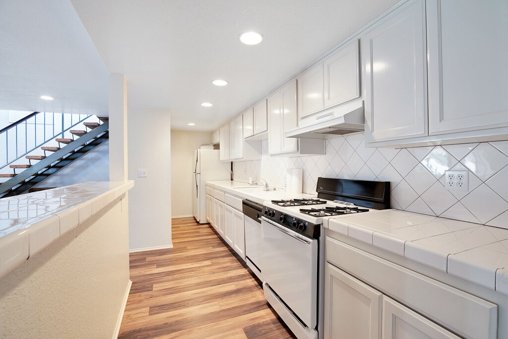 Clubhouse Kitchen - 10201 Mason Ave