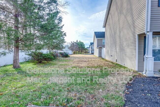 Building Photo - 1303 Vermont Ct