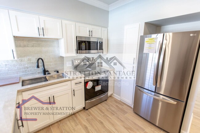 Building Photo - 351 E Thomas Rd