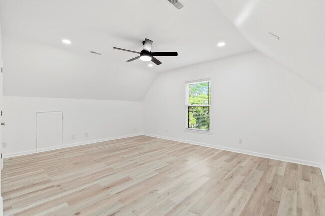 Building Photo - "Spacious 4-Bed Oasis with Guest Suite on Johns Island - Your Dream Home Awaits!"