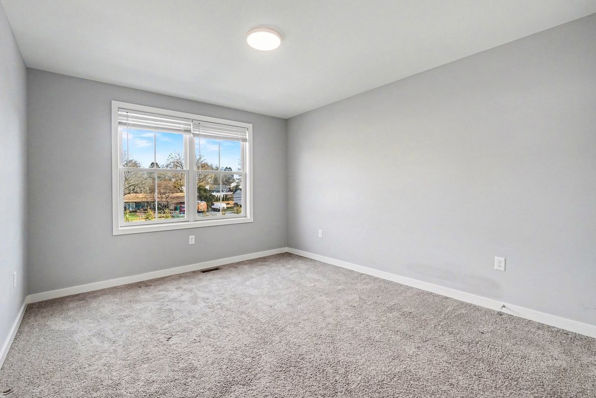 Building Photo - 120 Hart Ln