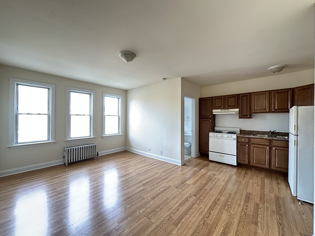 Building Photo - 2600 N Kimball Ave