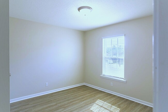 Building Photo - 1430 Evergreen Trl