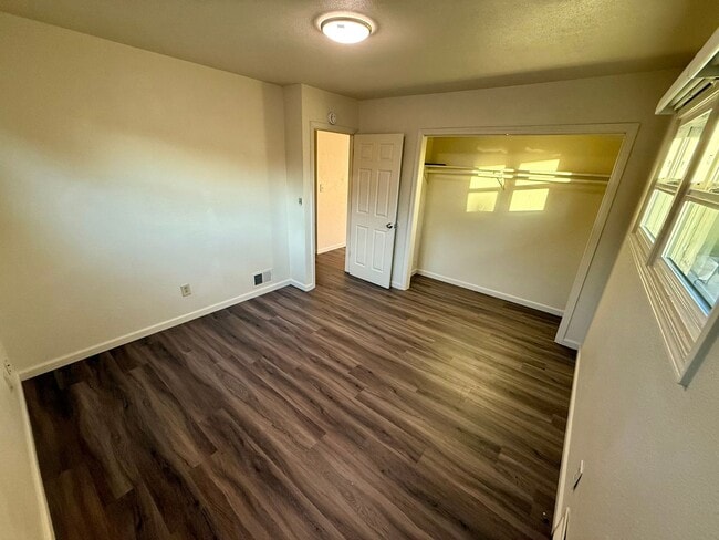 Building Photo - 3 Bedroom, 2 Bathroom WITH a Move in Special!