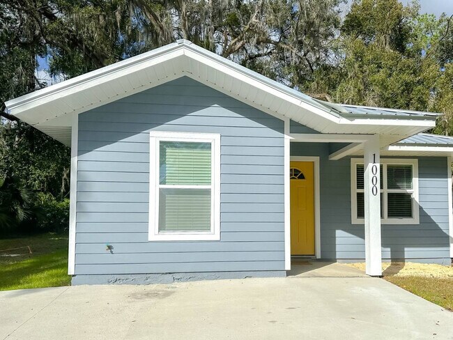 Building Photo - 942 SE 7th Ave