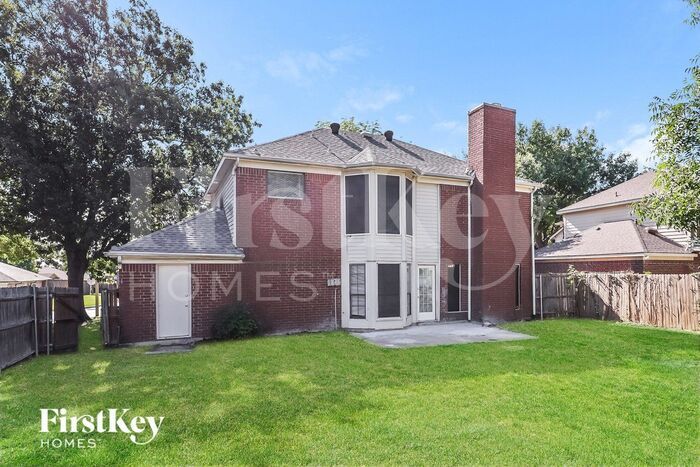 Building Photo - 1523 Stratford Dr