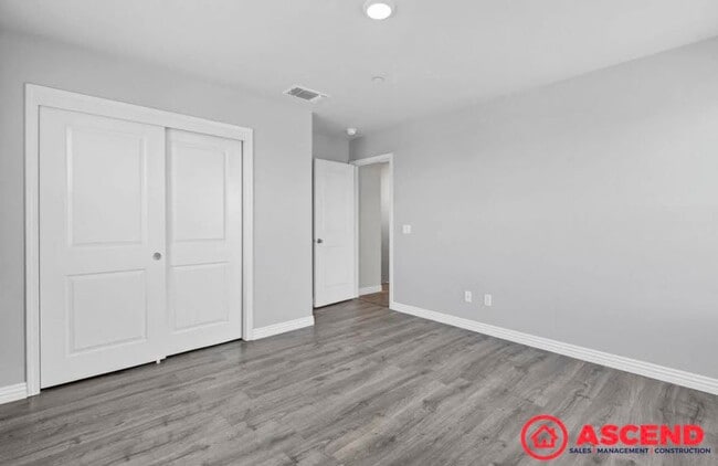 Building Photo - 3 Bedroom Home Off Mountain Ridge and Taft...