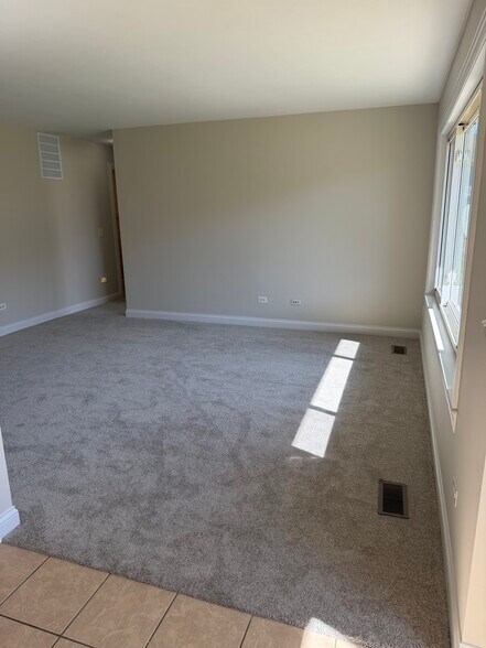 Building Photo - 681 Thorntree Ct