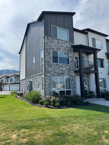 Building Photo - 33 N 460 W