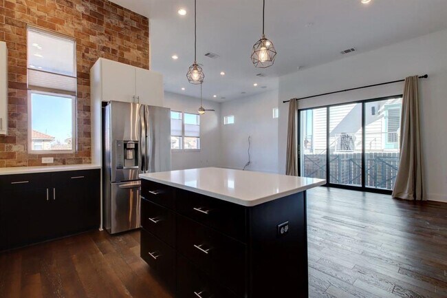 Building Photo - 6133 Seville Dr