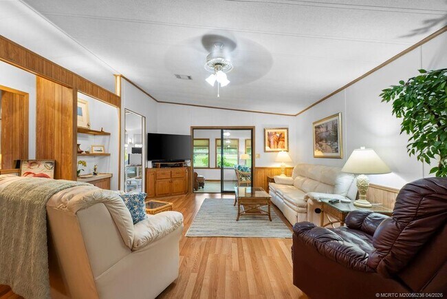 Building Photo - 7894 SE Saratoga Dr