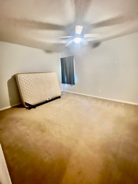 Building Photo - 301 Harbor Heights Dr