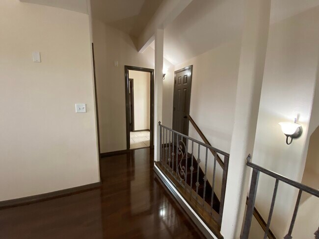 Building Photo - 7700 Oak Landing Drive