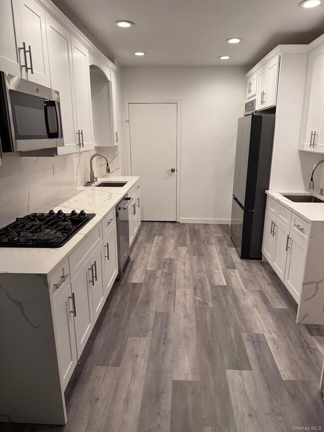 Building Photo - 80-56 Grenfell St