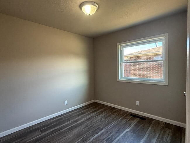 Building Photo - 2416 Haskell St