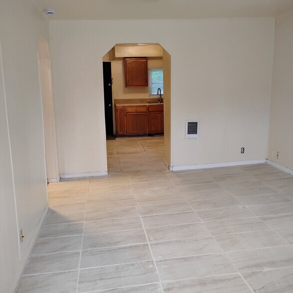 Building Photo - 786 Goodlow Ave