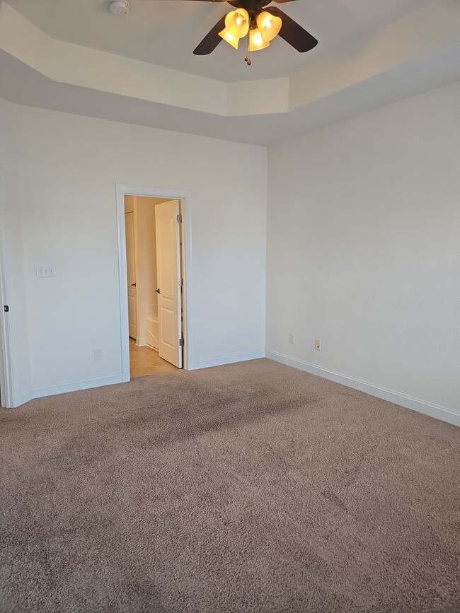 Building Photo - Virginia Beach living at its BEST!