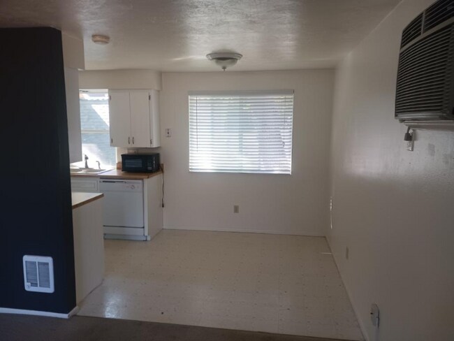 Building Photo - 1409 N 7th St